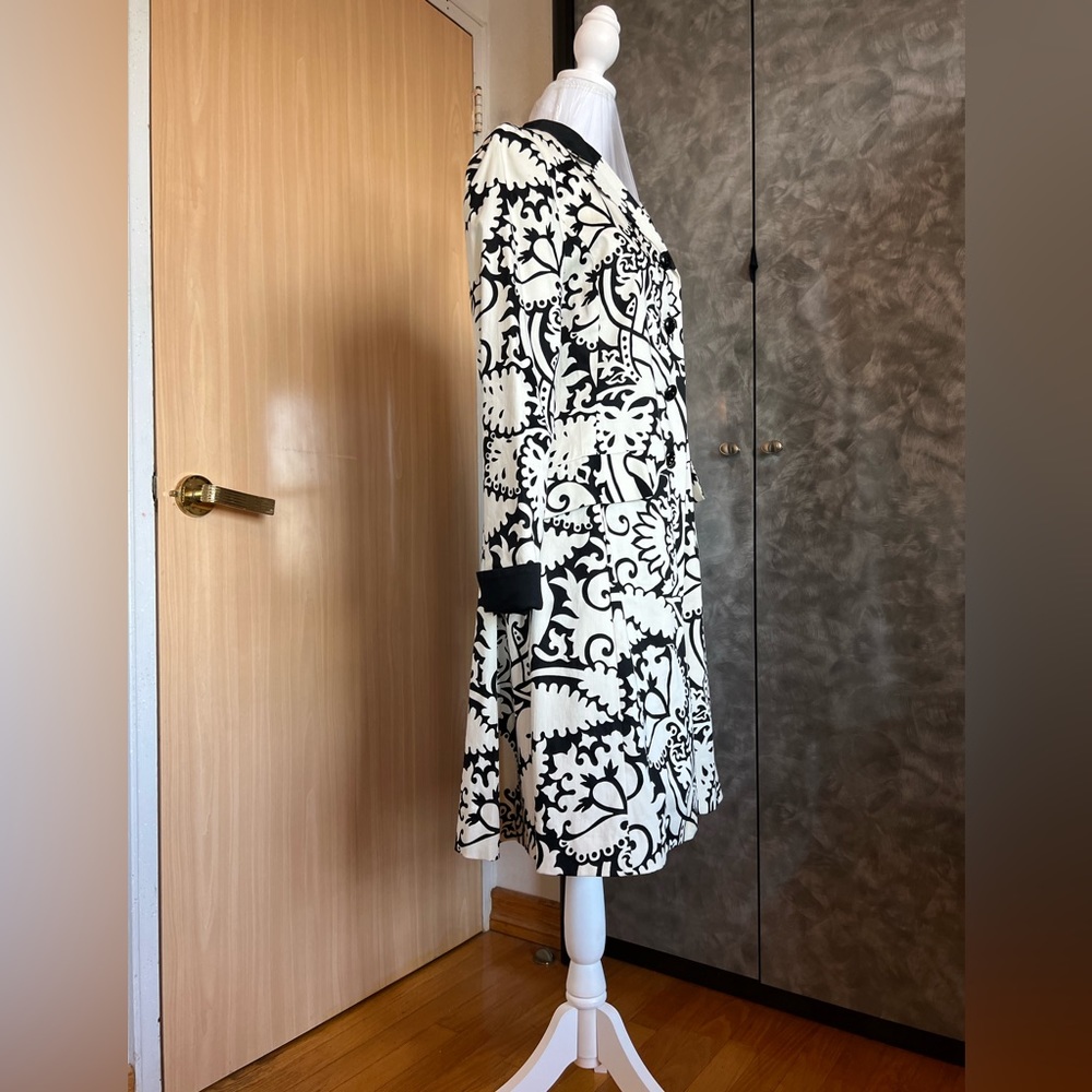 White And Back Jacket - image 2